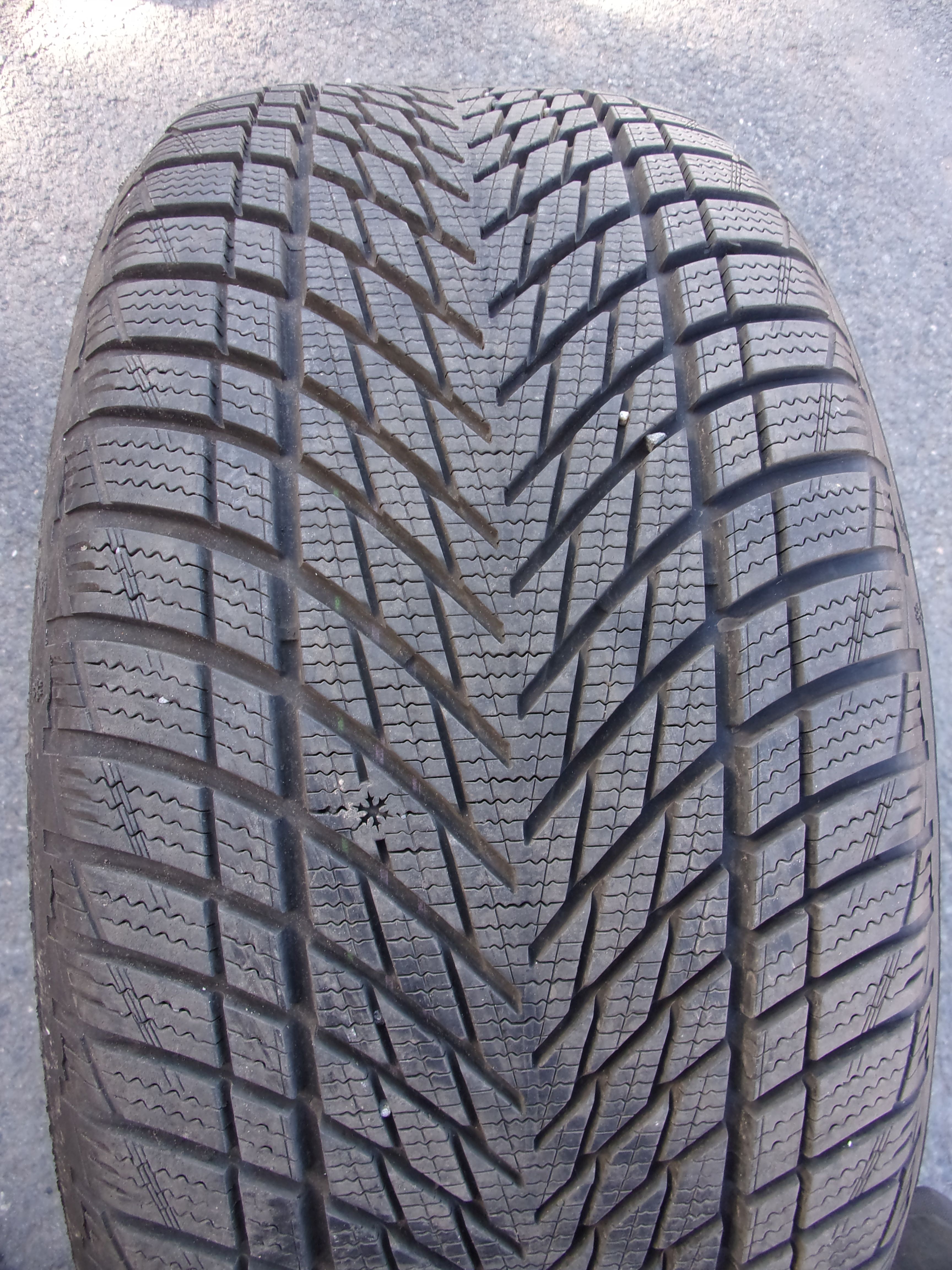 Zimní pneumatika 255/40/20 101W GOODYEAR UltraGrip Performance 3