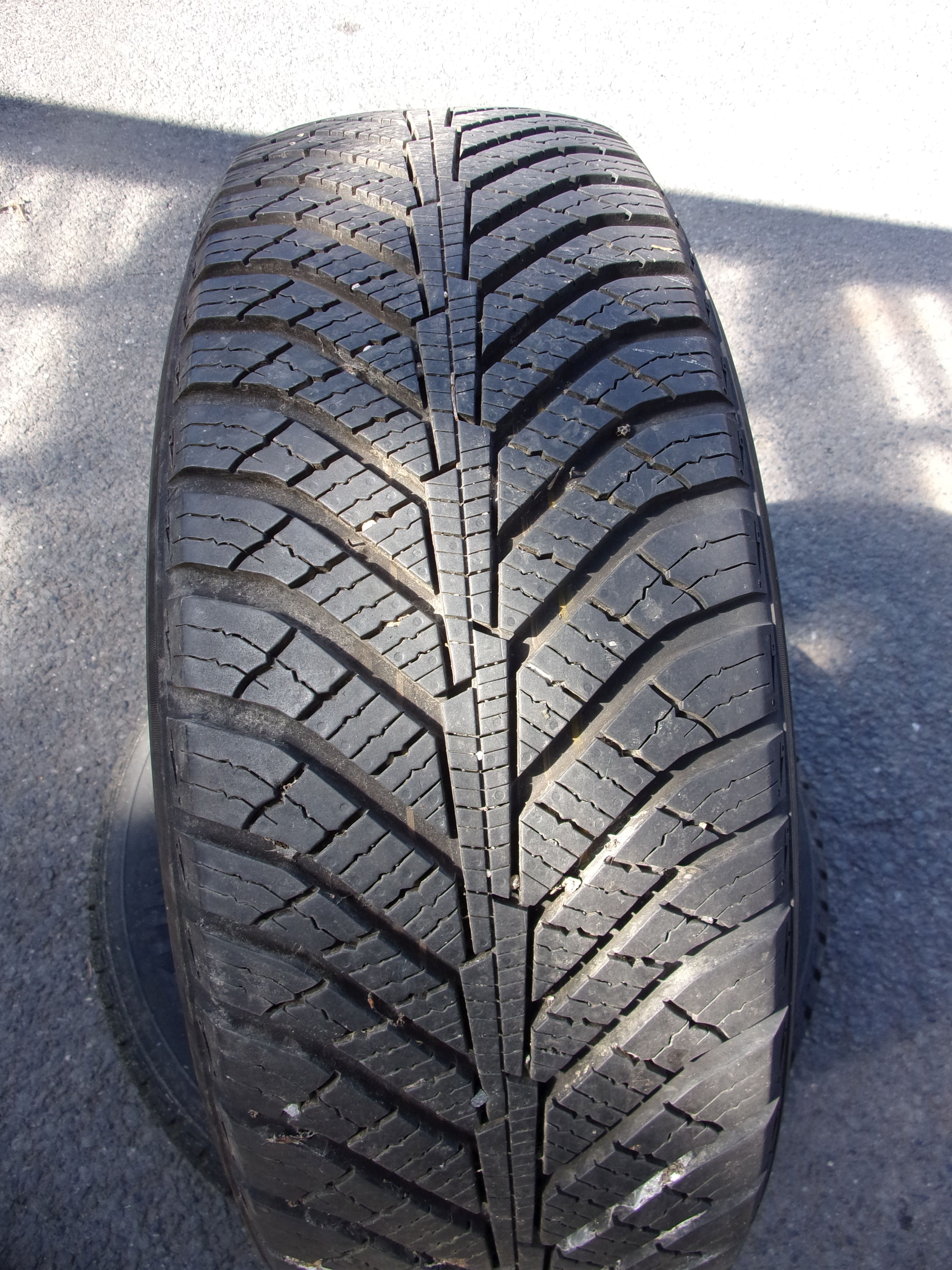 Celoroční pneumatika 215/65/15 96H KUMHO Solus HA31
