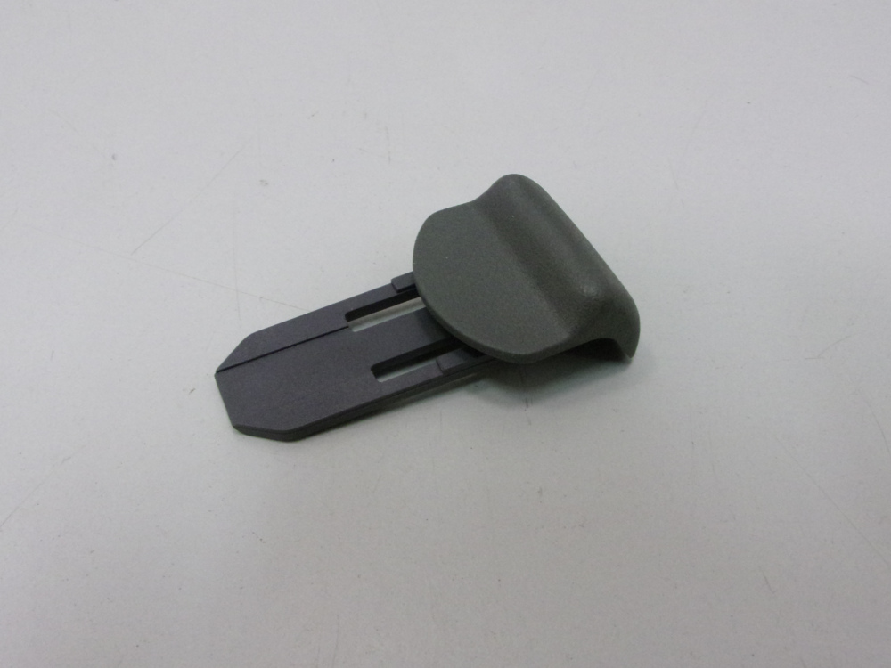 7700414264 Příchytka stropnice nad víkem kufru Renault Clio II, tmavá šedá