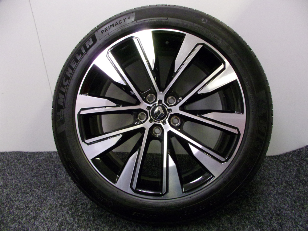 Letní obutá sada Renault/Nissan, disky 7x19 ET32 5x114,3x66, pneu 205/55/19 97V MICHELIN