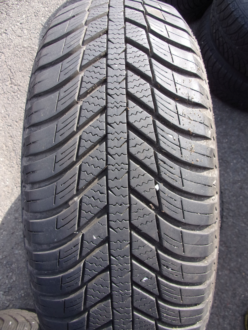 Celoroční pneumatika 185/65/15 88T NEXEN N'Blue
