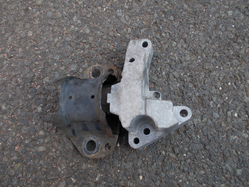 7700415087 Držák motoru Renault Clio II 1998-2007, Kangoo I, Thalia I 1,2i 43 kW